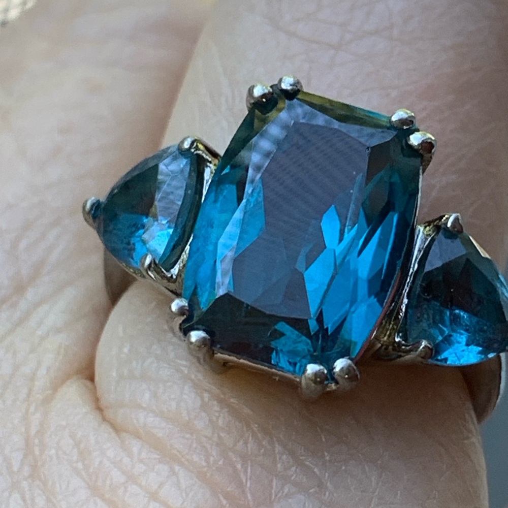 Something Blue!Elegant Genuine Blue Topaz Gemstone Ring, Sterling Silver, size 9 - Picture 15 of 16